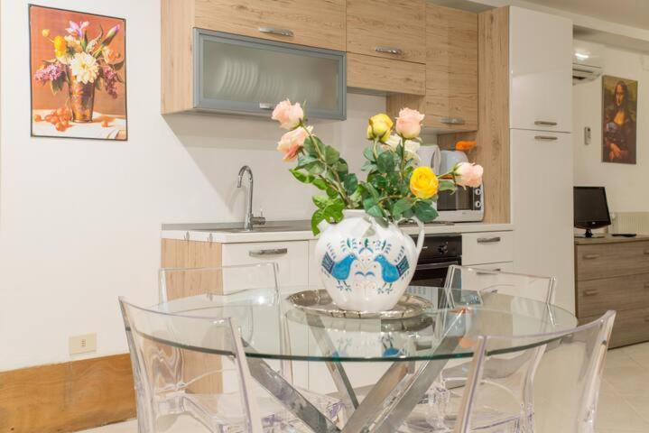 -spacious And Flat With Private Patio Apartamento